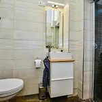 Heart With Free Private Parking Apartment *
